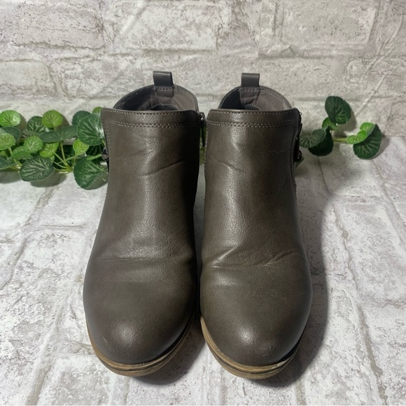 RAMPAGE Ankle Boot Booties Gray Leather Zip Up‎ Women’s 6M - Picture 2 of 10
